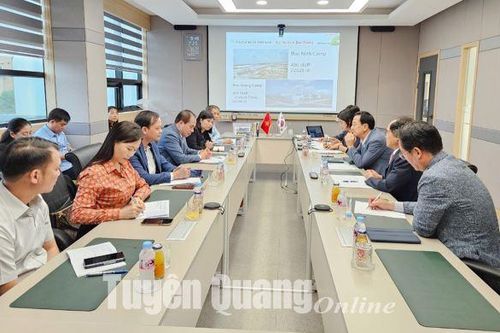 Đoàn công tác tỉnh Tuyên Quang thăm, làm việc tại Công ty Vinatech, Hàn Quốc