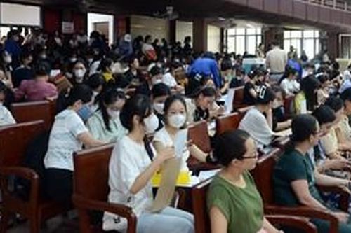Trường đại học Sư phạm đón tân sinh viên nhập học
