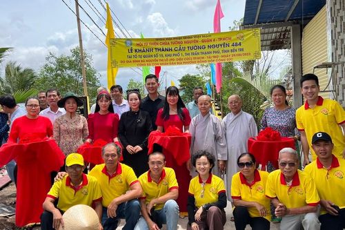 Hội Từ thiện chùa Tường Nguyên, Quan Âm tu viện bàn giao cầu bê-tông, tặng quà Vu lan
