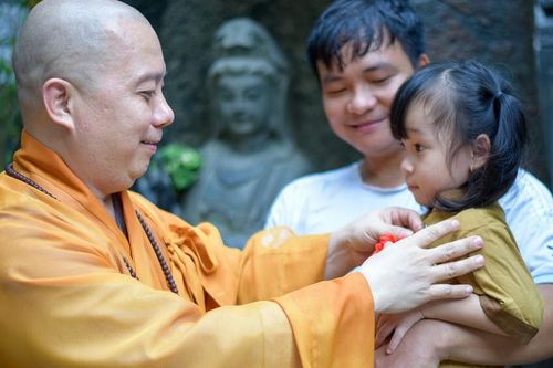 Một ngày Vu lan an vui của bé Bông