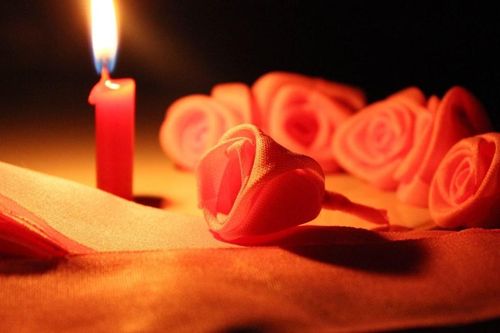 Chuyện ngày Vu lan: Được cài hoa hồng nhưng niềm vui vẫn khuyết