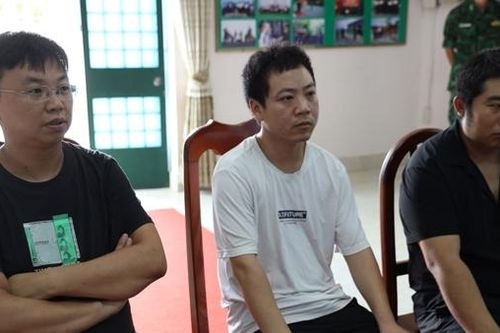 Trục xuất nhóm người Trung Quốc xuất, nhập cảnh trái phép