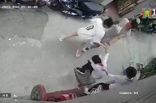 Cô giáo trong vụ hành hung học sinh đã thôi việc