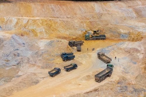 Thâm nhập đại công trường khai thác khoáng sản sai phép ở Thừa Thiên - Huế