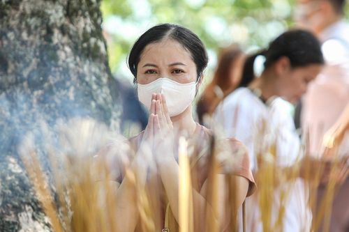 Phủ Tây Hồ vắng vẻ lạ thường trong ngày Rằm tháng 7