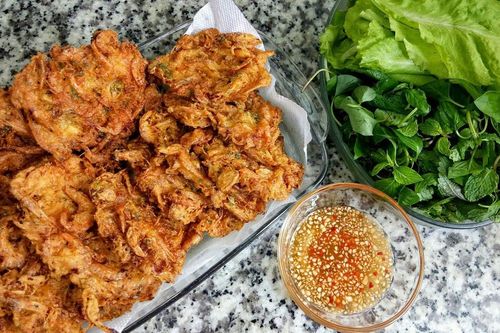 Chợt thèm tép trấu lăn bột chiên giòn, món ăn dân dã gợi nhớ vị quê nhà