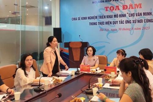 Phụ nữ Thủ đô tọa đàm xây dựng chợ văn minh, an toàn, hiệu quả