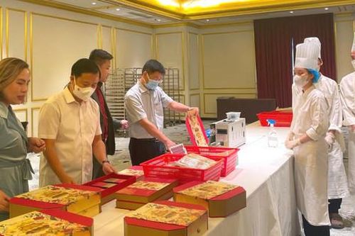 Hà Nội: Kiểm tra chất lượng bánh Trung thu tại các khách sạn nổi tiếng