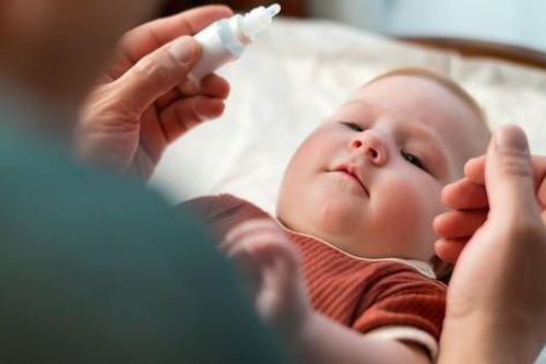6 sai lầm khi rửa mũi cho trẻ khiến bệnh nặng hơn
