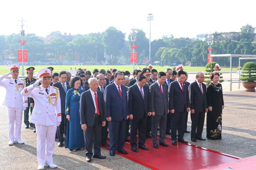 Lãnh đạo Đảng, Nhà nước, thành phố Hà Nội vào Lăng viếng Chủ tịch Hồ Chí Minh