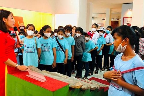 Thi tốt nghiệp THPT năm 2025: Lịch sử thành môn thi bắt buộc?