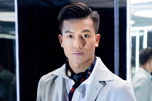 Hiếu Nguyễn của 'Hương Ga' tái xuất showbiz: 'Làm host áp lực hơn đóng phim rất nhiều'