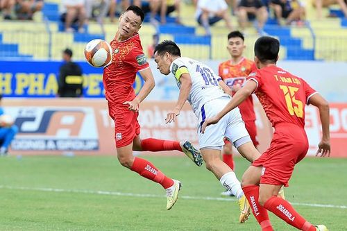 Vua phá lưới nội Văn Quyết không có tên ở đội hình tiêu biểu V-League 2023