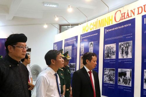 Trên 200 hình ảnh và hiện vật được trưng bày tại triển lãm 'Hồ Chí Minh - Chân dung một con người'