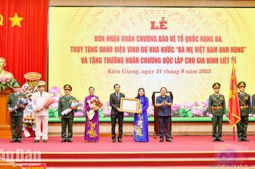 Kiên Giang đón nhận Huân chương Bảo vệ Tổ quốc hạng Ba