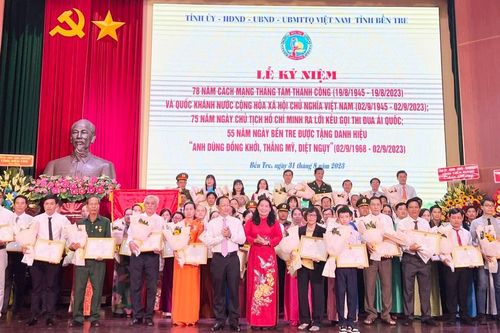 Bến Tre khen thưởng 76 cá nhân, tập thể tiêu biểu
