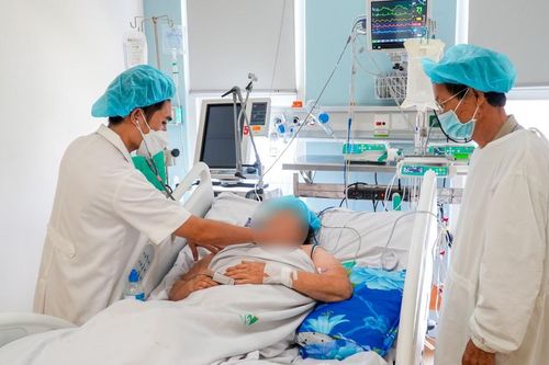 Cứu sống bệnh nhân bị kẹt van nhân tạo do huyết khối
