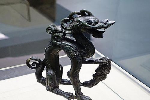 Mang vật thể lạ về nhà, rợn người nghe 'âm thanh kỳ quái' hằng đêm