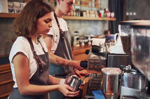 Anh tạo điều kiện cho sinh viên làm thêm
