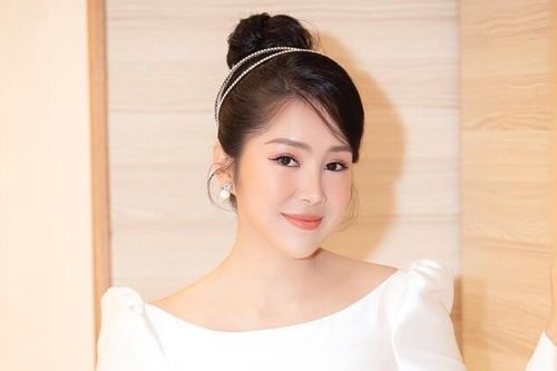 Diễn viên Lê Phương khoe vòng eo con kiến khó tin sau khi giảm 30kg