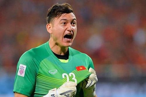Đòi mức lót tay kỷ lục, Đặng Văn Lâm bị đại gia V.League 'quay xe'