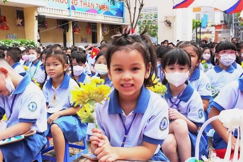 Nỗ lực hạ nhiệt quá tải trường lớp