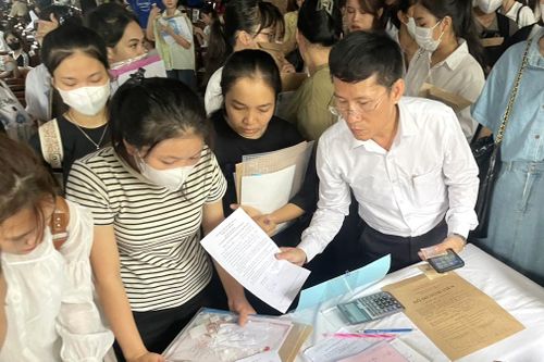 Niềm vui vỡ òa của nữ sinh trước nguy cơ lỡ ghế giảng đường Đại học