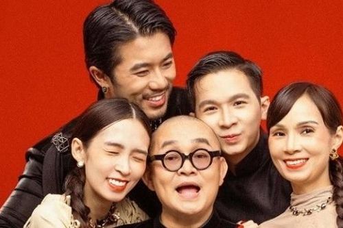 Gia đình NSƯT Xuân Hinh chụp bộ ảnh kỷ niệm tôn vinh giá trị trang phục truyền thống và hiện đại