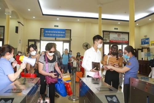 Nghỉ lễ 2/9, nhiều tuyến đường sắt 'cháy vé' dù đã tăng lượt tàu chạy