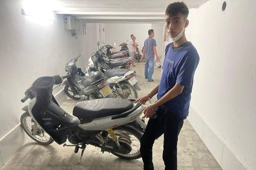 Không có tiền chơi trò chơi B52Play đối tượng cầm dao bầu đi cướp