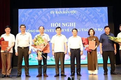 Ủy ban Dân tộc tiếp nhận, điều động, bổ nhiệm cán bộ