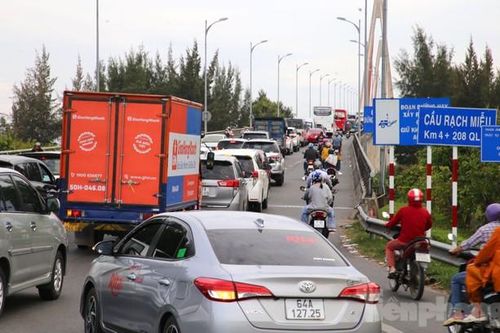 Cấm xe ba trục qua cầu Rạch Miễu giờ cao điểm dịp lễ 2/9