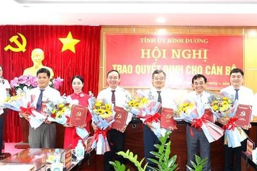 Bình Dương trao quyết định điều động, bổ nhiệm nhiều cán bộ