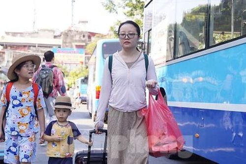 Lượng khách tăng đột biến tại các bến xe Hà Nội dịp nghỉ lễ 2/9