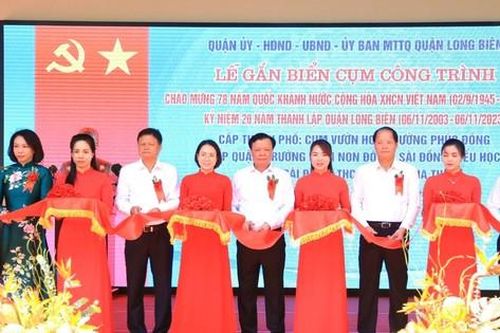 Bí thư Hà Nội dự lễ gắn biển cụm công trình chào mừng 20 năm thành lập quận Long Biên