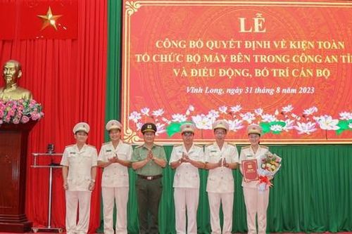 Công bố quyết định của Bộ Công an về kiện toàn bộ máy Công an tỉnh Vĩnh Long