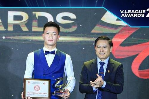 Cầu thủ xuất sắc nhất V-League 2023 gọi tên Hoàng Đức