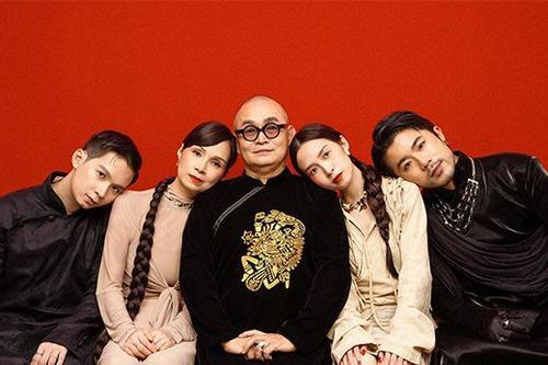 Gia đình Xuân Hinh chụp ảnh nghệ thuật ấn tượng mà vẫn hài hước