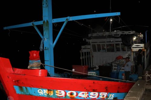 Khẩn trương làm rõ vụ tàu cá Việt Nam bị tàu nước ngoài tấn công ở Hoàng Sa