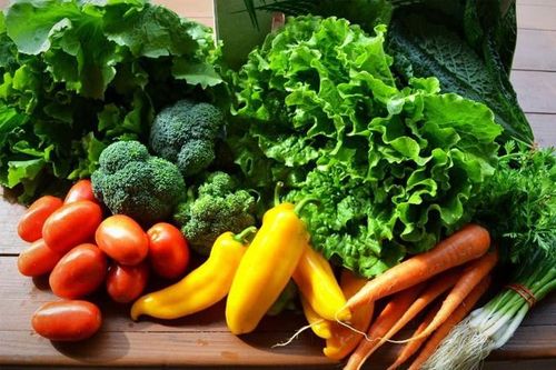 Rau sống hay nấu chín giàu dinh dưỡng hơn?