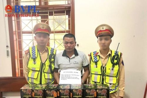 CSGT phát hiện đối tượng tàng trữ pháo lậu