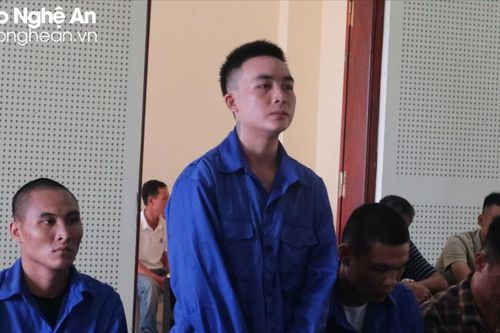 Nam thanh niên khoét rỗng ruột bắp cải để giấu ma túy