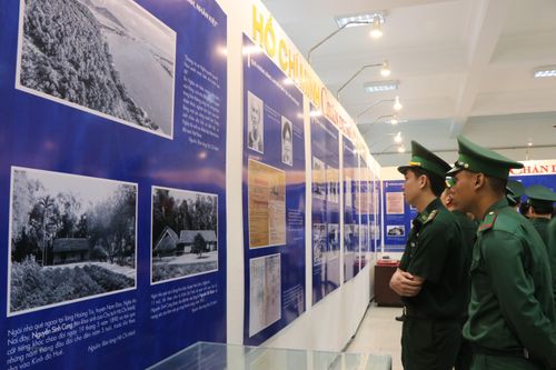 Khai mạc triển lãm chuyên đề 'Hồ Chí Minh-Chân dung một con người'