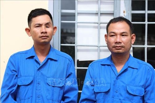 Tạm giữ 2 đối tượng mua bán, vận chuyển trái phép tê tê
