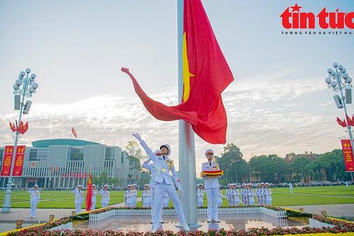 Lễ thượng cờ mừng Quốc khánh ở Lăng Chủ tịch Hồ Chí Minh