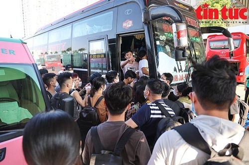 Hà Nội: Người dân vội vã lên xe rời phố về quê kỳ nghỉ lễ Quốc khánh