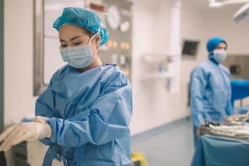 Nghiên cứu cho thấy bệnh nhân của bác sĩ phẫu thuật nữ hồi phục tốt hơn
