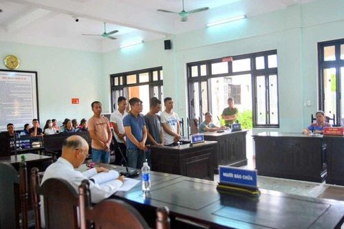 Tiếp vụ bị hại bỏ về giữa phiên tòa ở Huế: HĐXX nghị án kéo dài