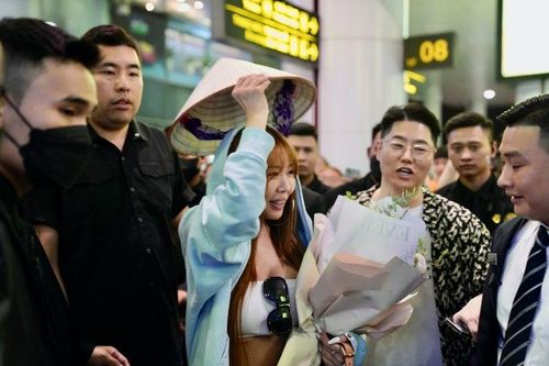 'Chị đại Kpop' Jessi đã hạ cánh Việt Nam, hồ hởi cập nhật Instagram từ sân bay đến khi ăn phở