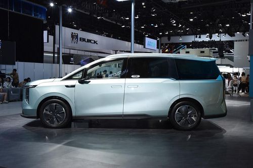 MPV chạy điện công suất 245 mã lực, di chuyển 605 km/lần sạc, giá 835 triệu đồng